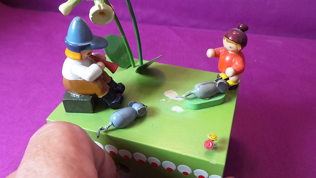 Erzgebirge wunderschöne alte Spieluhr von KWO mit sich bewegenden