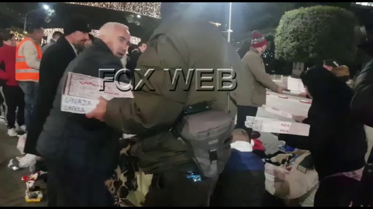 Banorët e Astirit ofrojnë ushqime për studentët në protestë