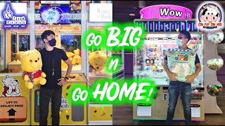 Playing the BIGGEST Claw Machine in Singapore! | Tsum Tsum Pillow! | Cow Play Cow Moo Suntec