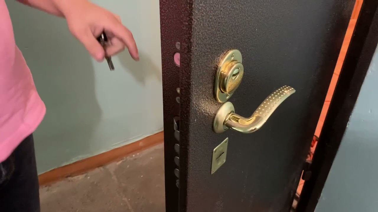 Установка броненакладки на замок Cisa / door-services.ru - YouTube