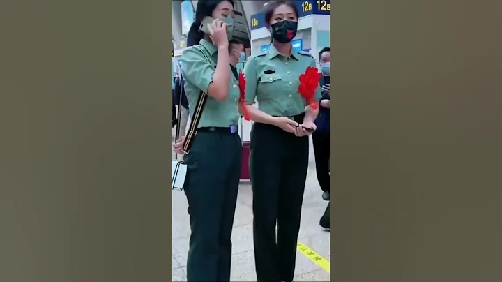 男朋友来不及送行，领导来了：最美仪仗女兵回家了！人美个高气质好！光荣退伍，青春无悔军营路！Beautiful Chinese Female Soldiers （3） - 天天要闻