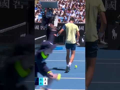 😍​ La volée rétro de Marozsan contre Medvedev #tennis #ausopen #australianopen