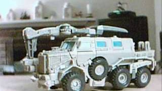 Video Review of Bonecrusher, Transformer deluxe class 3 of 3