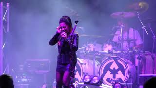 Arakain a Lucie Bílá