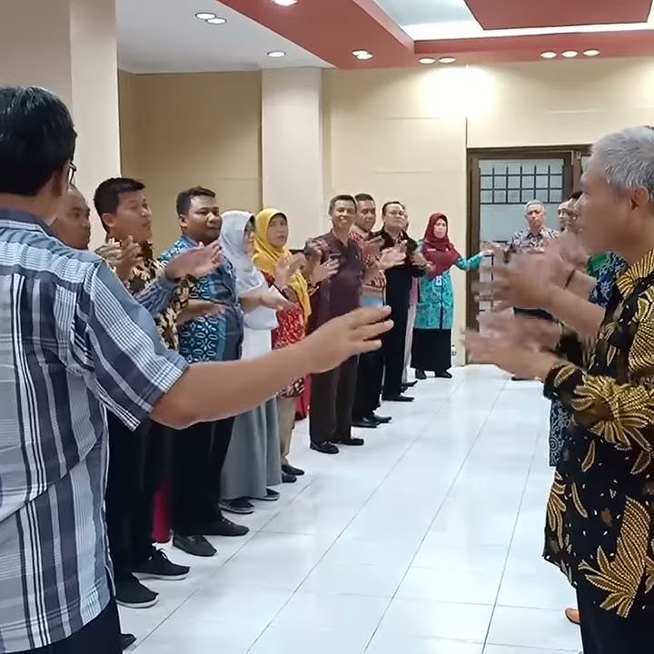 Ice Breaking Marina Menari diatas menara