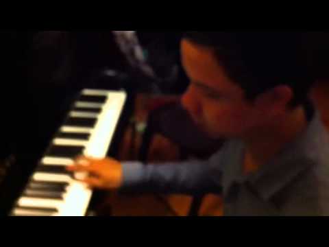 Thuan Tran & friends - May 2, 2011 - Clip 2: "Tinh...