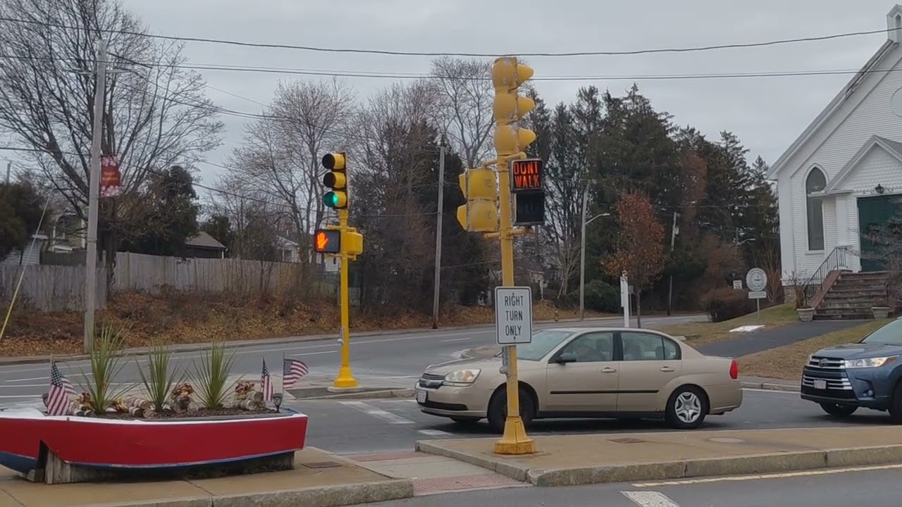New McCain Countdown Pedestrian Signal & Very Old Mark IV Pedestrian Signal (Bridge St & Sea Street)
