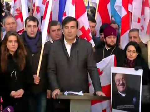 კადრები კულუარებიდან: „ეკრანზე ჩამრთონ... ის მიედ-მოედება რაღაცას“