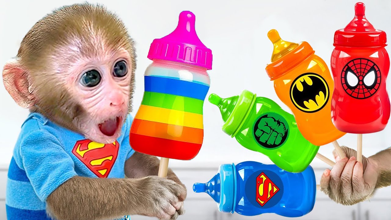 Monyet Bon Bon Imut menjual es krim pelangi dan menyiapkan jus buah yang lezat dan penuh warna