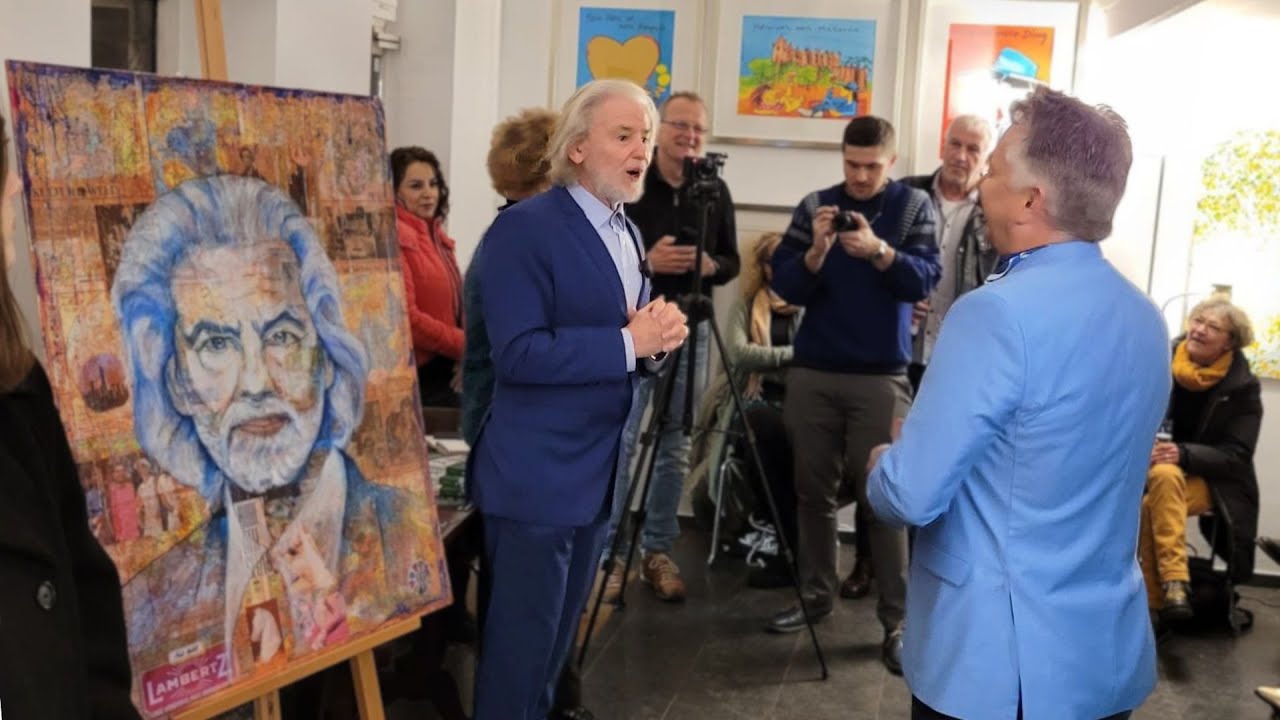 Hermann Bühlbecker von Lambertz erhält unser Geschenk!