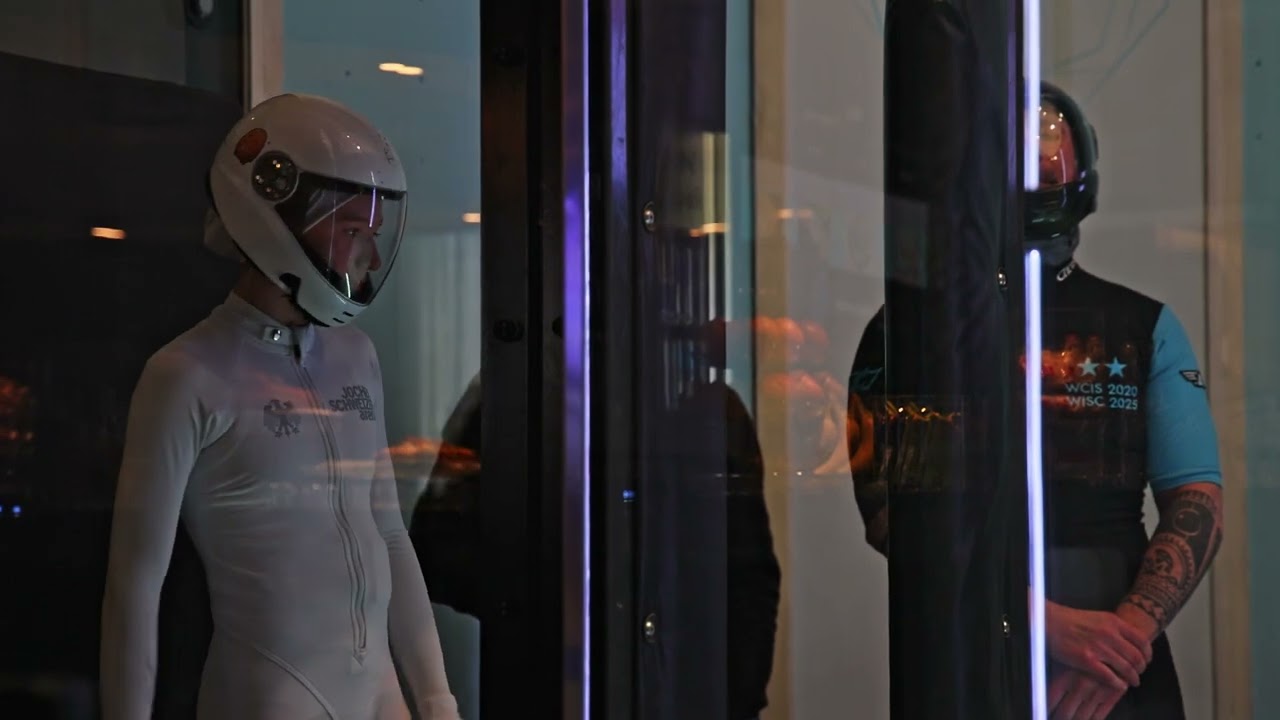 Weltmeisterin im Indoor Skydiving: FlyKidz-Star Julia triumphiert!