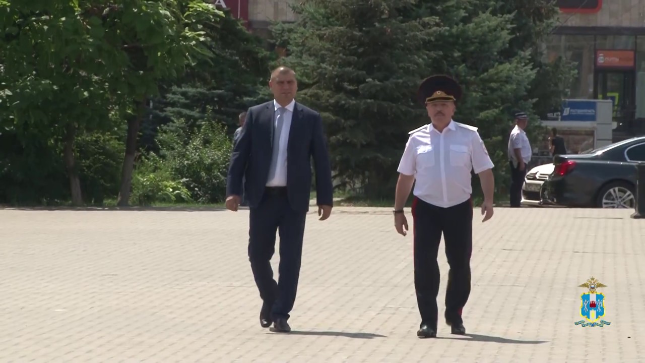 Генерал Агарков провел строевой смотр нарядов полиции, обеспечивающих охрану общественного порядка