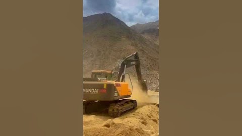 Volvo Excavator at Work | Power & Precision in Action 🚛🚧#excavator #shortvideo