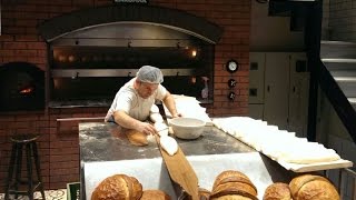 Пекарня в Турции с традиционной  подовой печью на дровах.