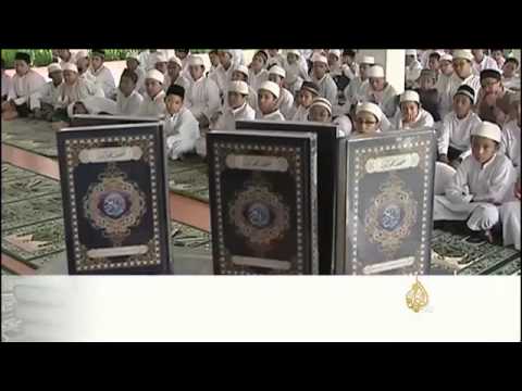 تقرير قناة الجزيرة عن توزيع مصاحف النور في اندونيسيا 2013