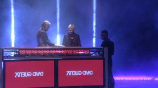 Ellen Djs With Usher