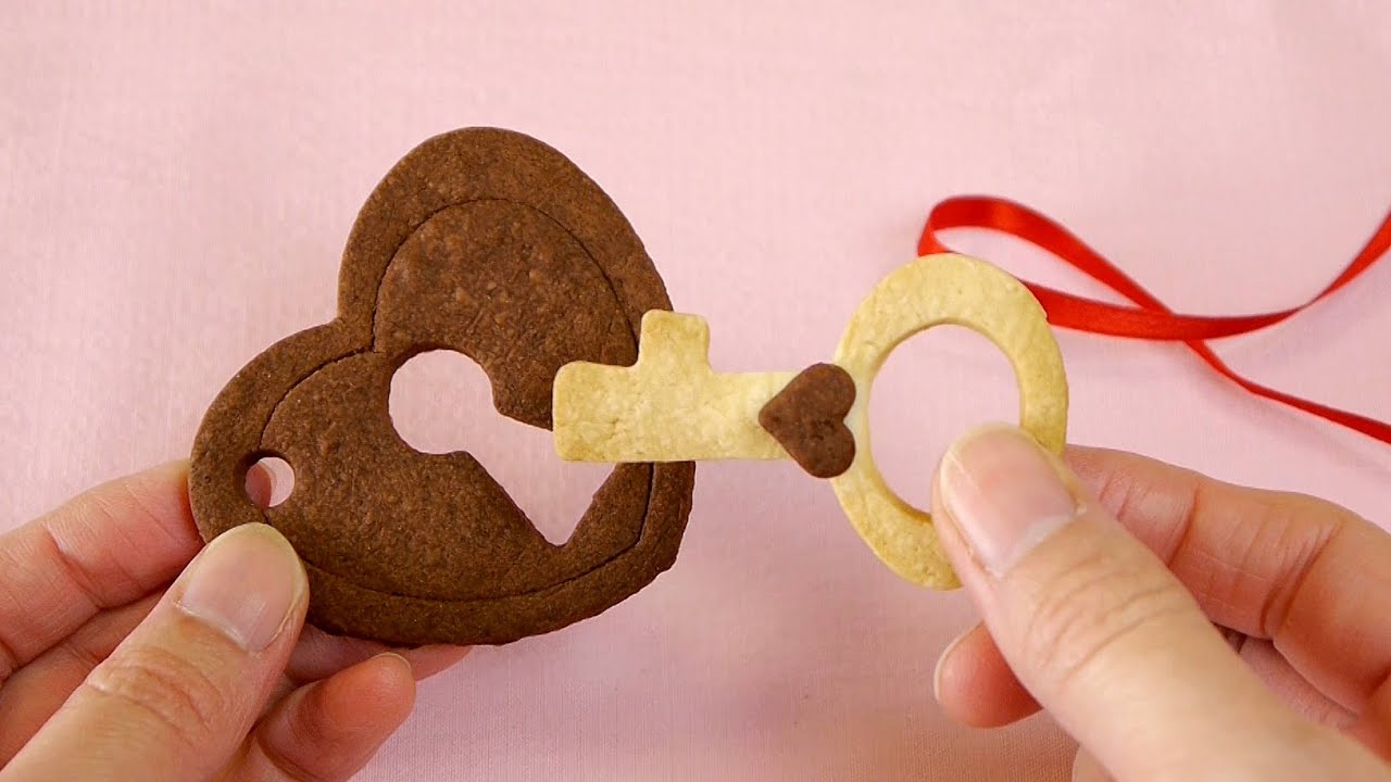 Heart Key and Lock Cookies Recipe for Valentine's Day 鍵と錠クッキー バレンタイン