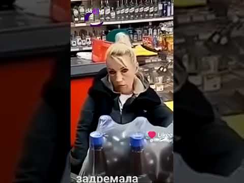Кассирша напилась и уснула в магазине #shorts
