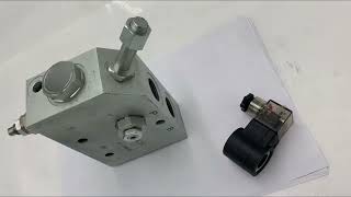 Backhoe loader hydraulic flow divider valve