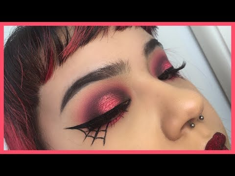 halloween spiderweb eyeliner + glitter lips