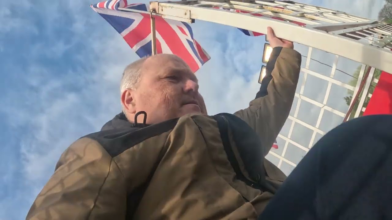 GX010683 DENZIL DANTERS FUNFAIR @ YNYSANGHARAD WAR MEMORIAL PARK PONTYPRIDD VLOG 2025