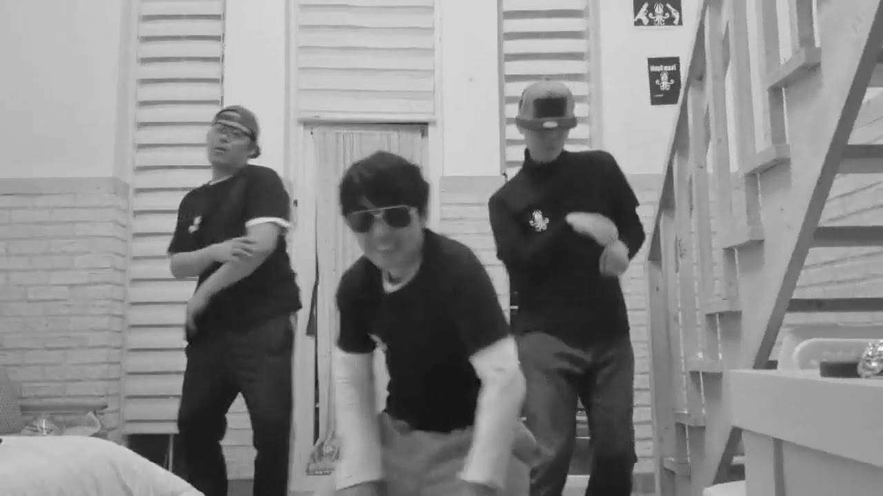 Watch 랩찬 Team Squid WARMING UP on YouTube Watch 랩찬 Team Squid WARMING UP on YouTube