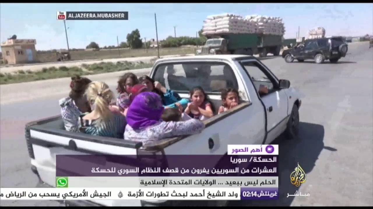العشرات من السوريين يفرون من قصف النظام السوري للحسكة