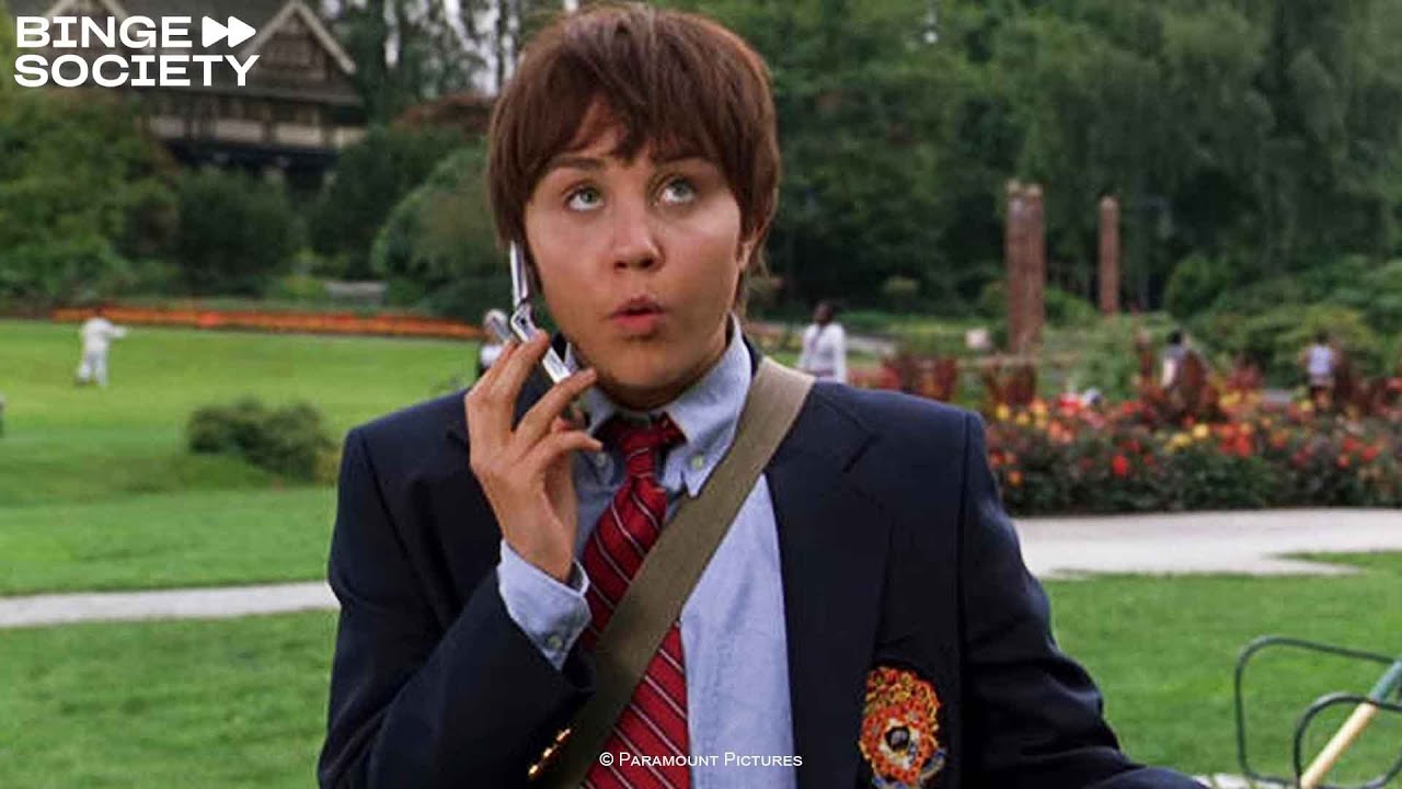 She’s the Man: All The Ladies Love Him!