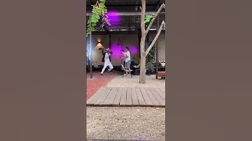 43. Tìm được người mặc đồ giống ông Đặng Lê Nguyên Vũ ẩu đả ở quán cà phê