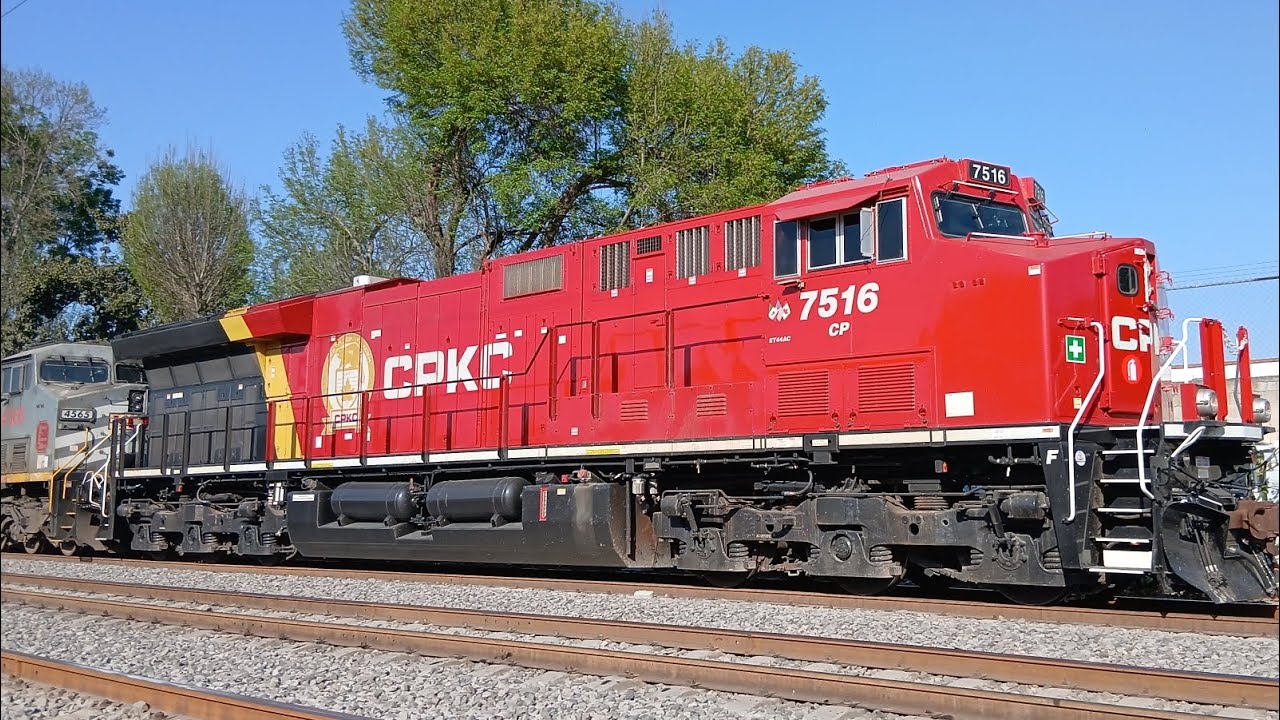CANADIAN PACIFIC LIDERANDO  M290 CON UNA TIER 4 ,7516 ET44AC KCS 4565,8119 AC44CWM LARGUÍSIMO CPKCS