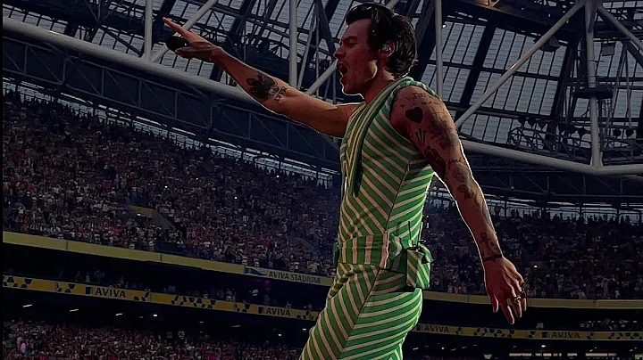 Harry Styles Stops Concert in Dublin (Aviva Stadiu...