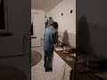 who the hell is cleaning my kitchen? Crazy guy washing my dishes! +++ Scary dude in meiner Küche