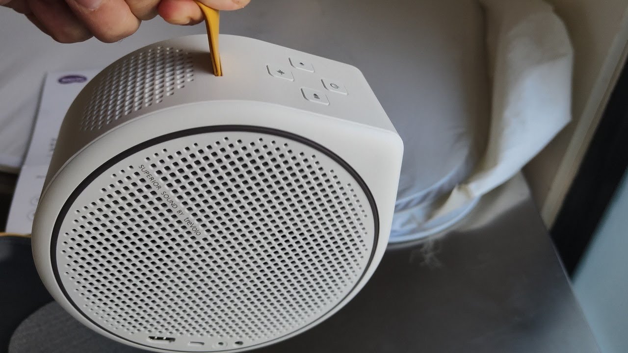 BenQ GV30 Android TV portable projector with Batteries Handson and