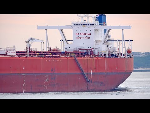 VERY LARGE CRUDE CARRIER AND LNG TANKER LEAVES THE PORT OF ROTTERDAM ...