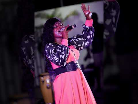 40 Minutes D Adoration Non Stop Avec La Chantre Inès De La Miséricorde