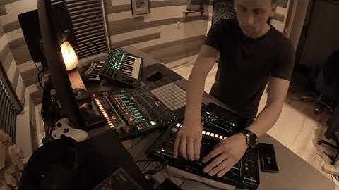 Techno Sunday Session w/ Roland tr8s, Tb3, mx1 // Busstation38