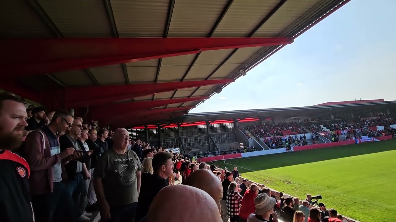 Oohh This Club is Mine-FC United fans still singing at 3-0 down to Hyde