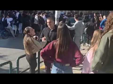Top Channel/ Nxënësit bojkotojnë gjimnazin “Partizani”, i bashkohen edhe studentët e Mjekësisë
