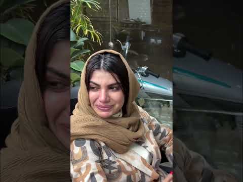 پشت هر سفره ی ساده مردی ایستاده که از خودش کم کرده تا خونه اش کم نیاره