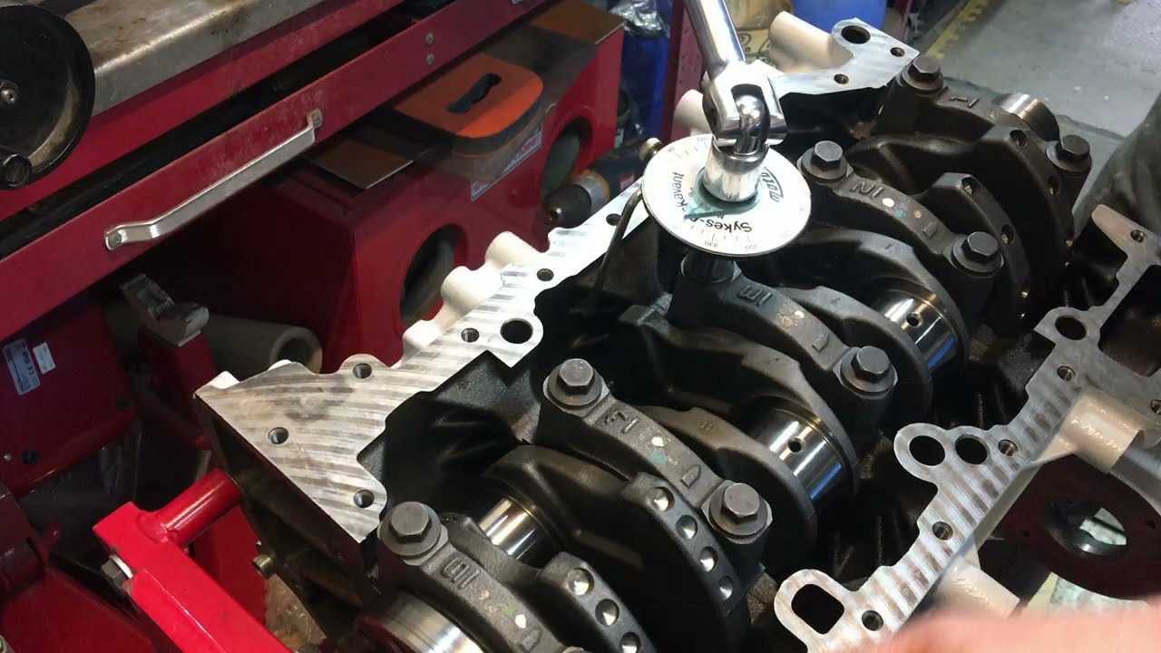Puma 2.4 Tdci engine build part one. Checking Crank bearing clearance