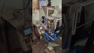 AUTOMATIC FFS POUCH PACKAGING MACHINE