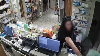 Eczacıyı Darbedip Ilaçları Gasbeden Şüpheli Polisten Kaçamadı