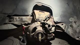 James' 1971 Oldsmobile Delta 88 Royale - Driver front brakes coming together