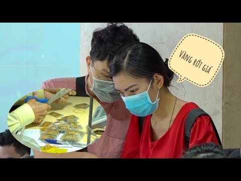 mua vang o dau uy tin chat luong tphcm New 2022 Vàng rớt giá trước ngày vía thần tài, người dân tranh thủ mua cầu may