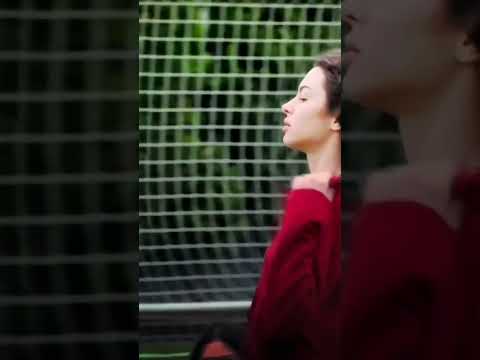 آسیه فوتبال بازی میکنه آسیه