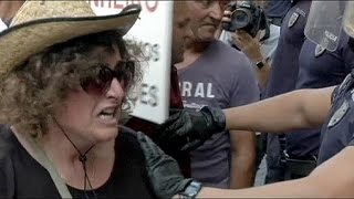 Bes Angry Savers Clamour For Their Cash In Portugal