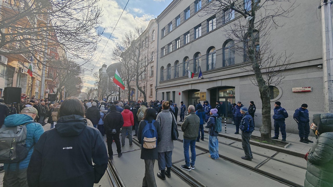 Протест пред ВСС за смяната на Сарафов | Новините на БНР