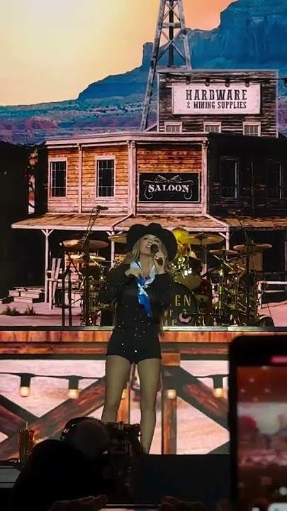 Shania Twain performing 'Any Man Of Mine' at 2025 Festival d’été de Québec (FEQ)