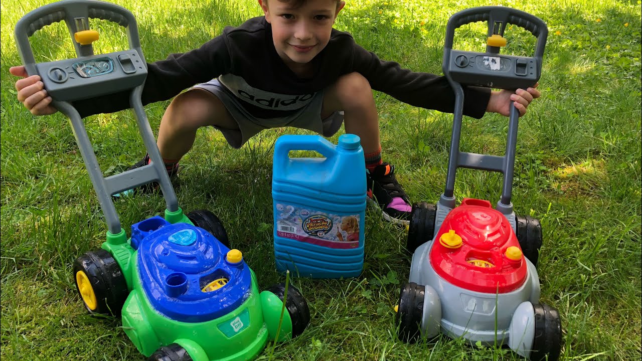 Fun and Easy: John Deere® Bubble Mower for Sunny Days