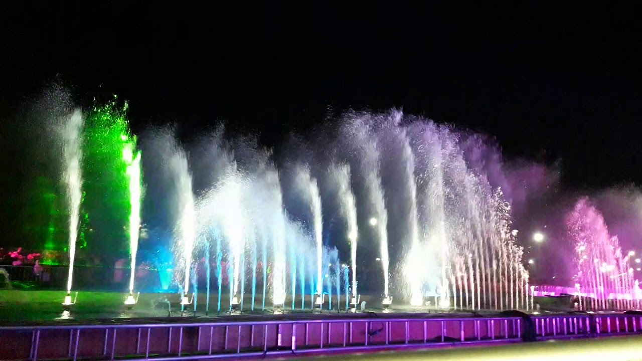 DANCING WATER FOUNTAIN... YouTube